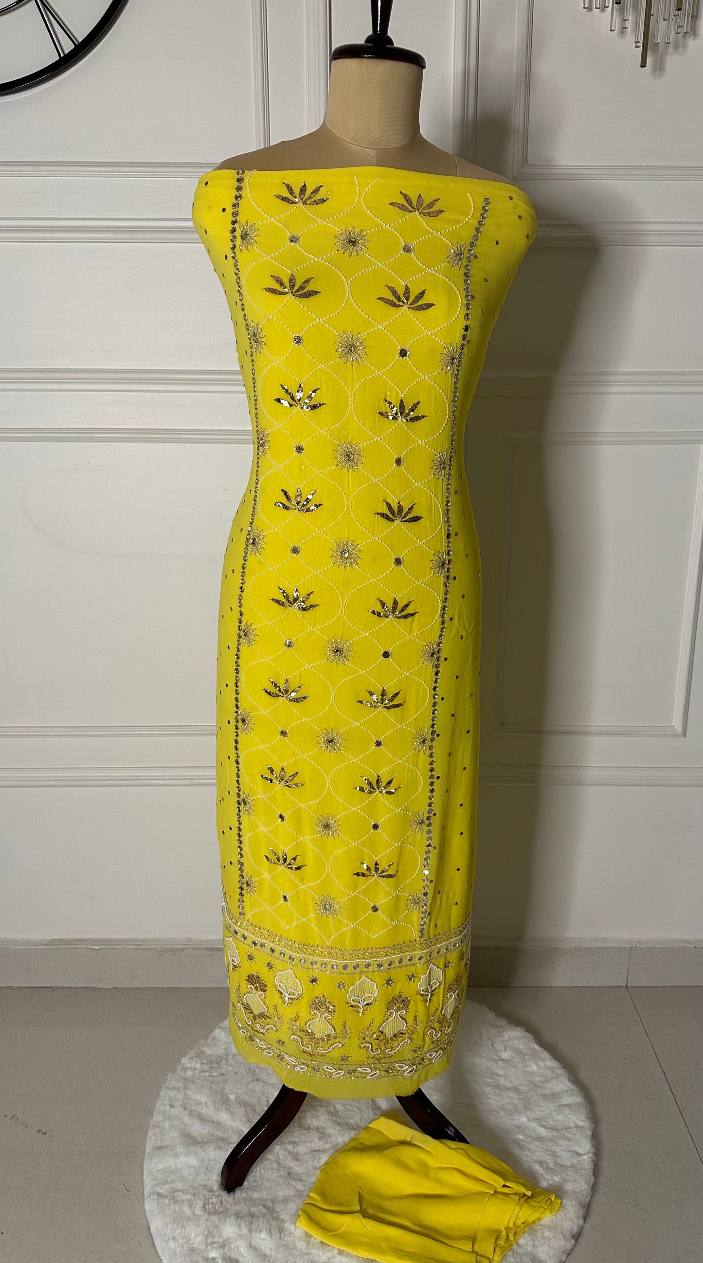 Panel work georgette suit